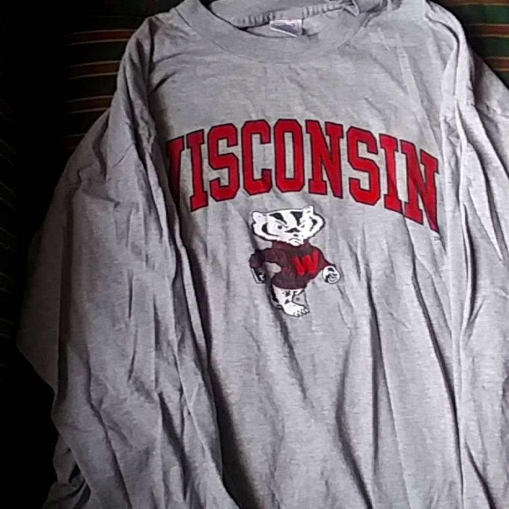 Mens XL Wisconsin long sleeve sports t shirt